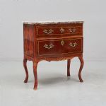 1352 4040 CHEST OF DRAWERS